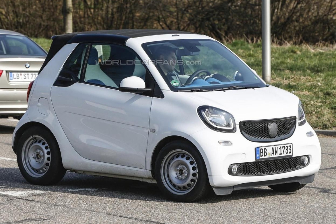 Кабриолет smart fortwo без камуфляжа