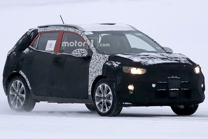 Небольшой кроссовер Kia замечен во время дорожных тестов