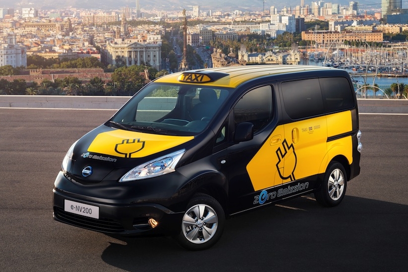 Nissan передал Испании первые электротакси