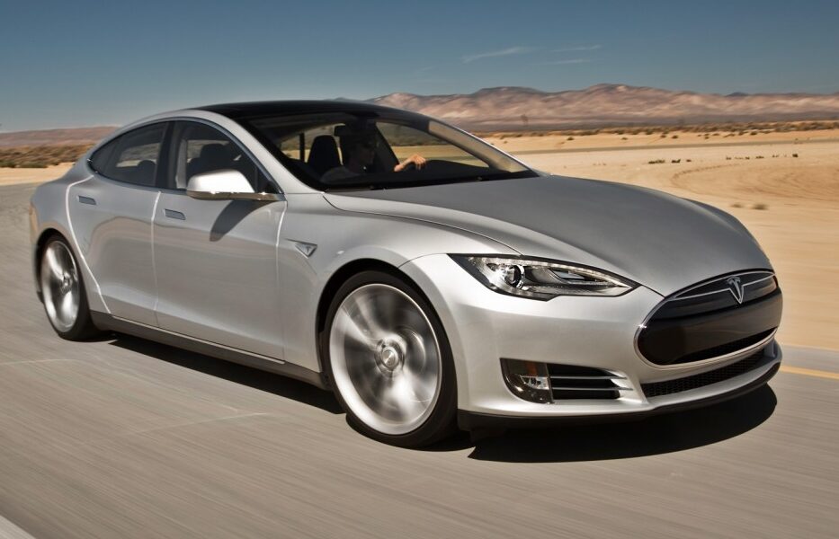 Владельцы Tesla Model S столкнулись с проблемами