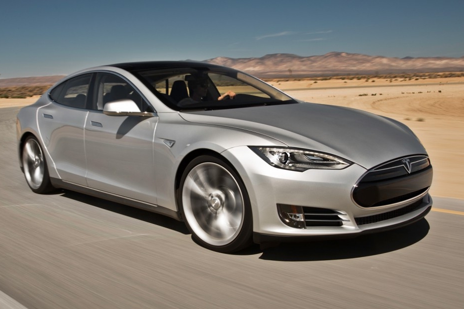 Владельцы Tesla Model S столкнулись с проблемами