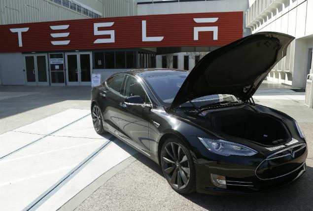 Бортовой компьютер Tesla Model S уязвим для хакеров