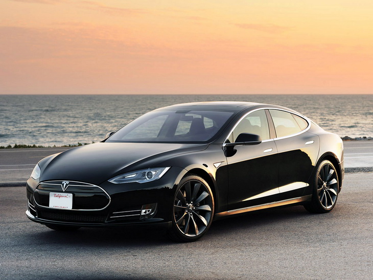 Компания Tesla рассказала о причинах возгорания своего авто