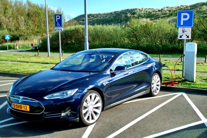 Продажи электрокаров Tesla в первом квартале выросли на 55%