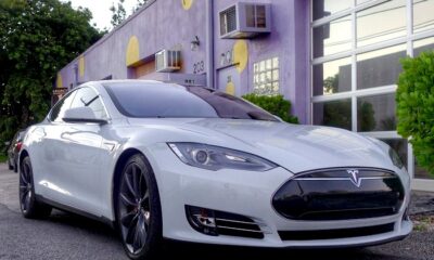 Седан Model 3 поможет справиться с убытками