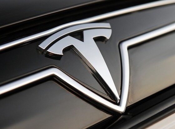 Tesla оптимизирует расходы