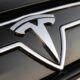 Tesla оптимизирует расходы