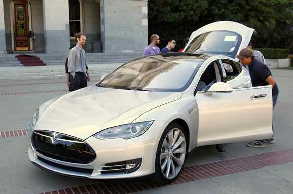 Обнаружен простой способ взлома электромобилей Tesla Model S