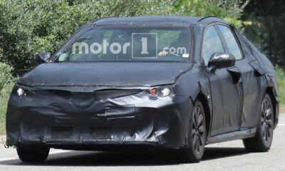 Toyota приступила к тестам новейшего поколения Camry