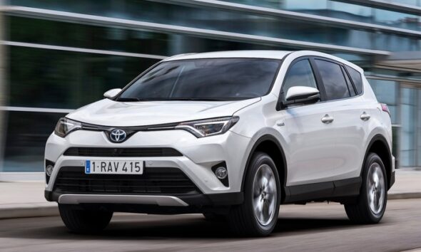 Toyota познакомила с гибридным RAV4