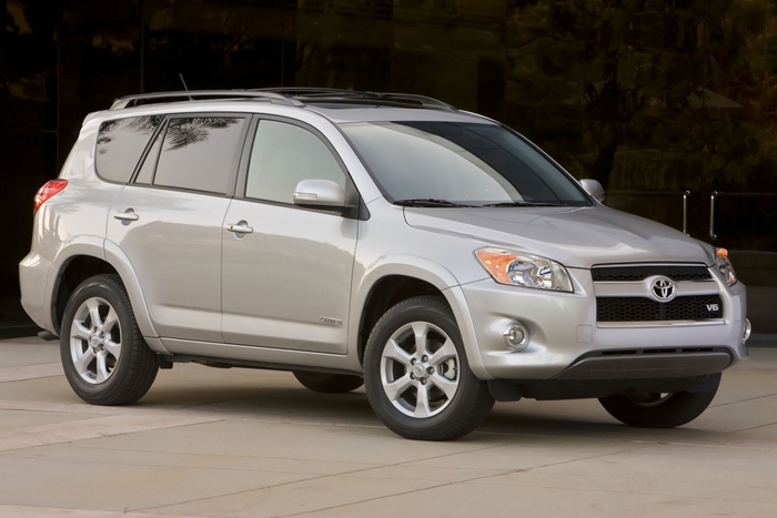 Toyota отзывает RAV4 из-за проблем с «дворниками»