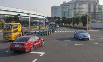 Toyota научила машины «общаться» с пешеходными переходами