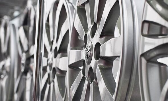 Toyota наедет на серый сервис