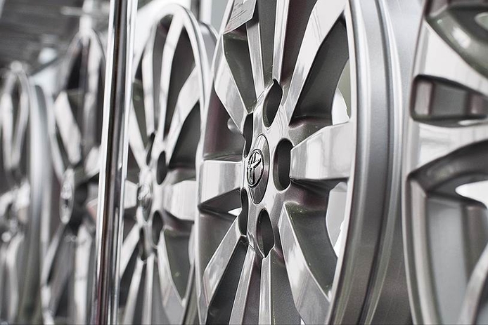 Toyota наедет на серый сервис