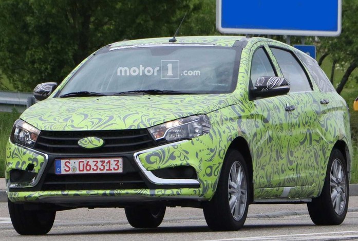 Фотошпионы заметили на европейских дорогах универсал Lada Vesta