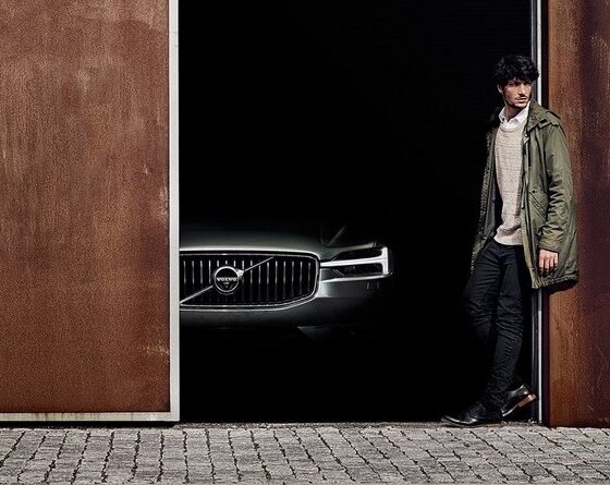 Новое поколение Volvo XC60 демонстрируют по частям