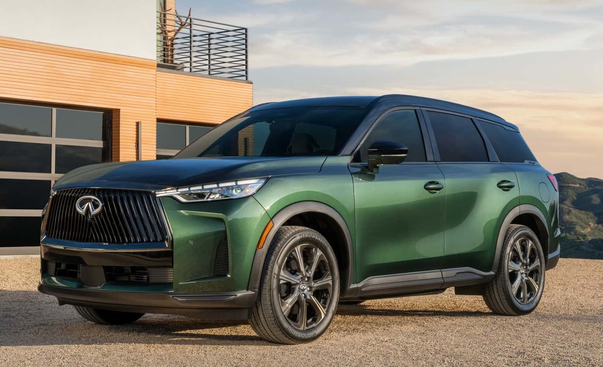 Новый кроссовер Infiniti QX6 вид спереди