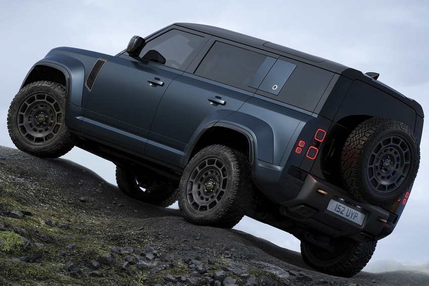 Внедорожник Land Rover Defender экстерьер вид первый