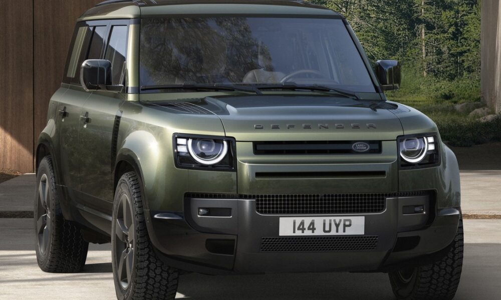 Внедорожник Land Rover Defender экстерьер вид третий