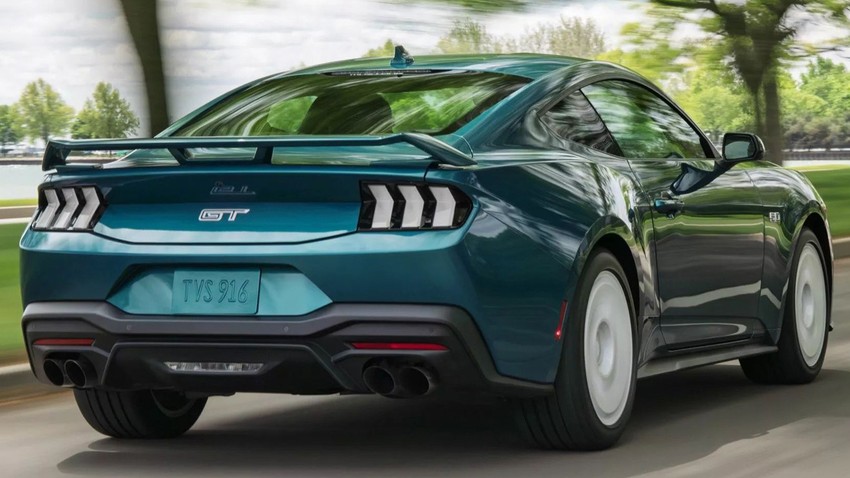 Спорткар Ford Mustang экстерьер вид второй