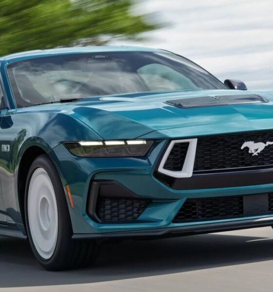 Спорткар Ford Mustang экстерьер вид третий