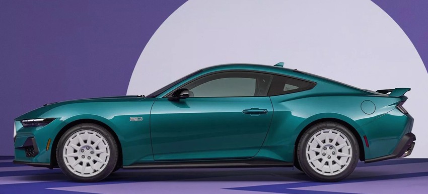Спорткар Ford Mustang экстерьер вид первый