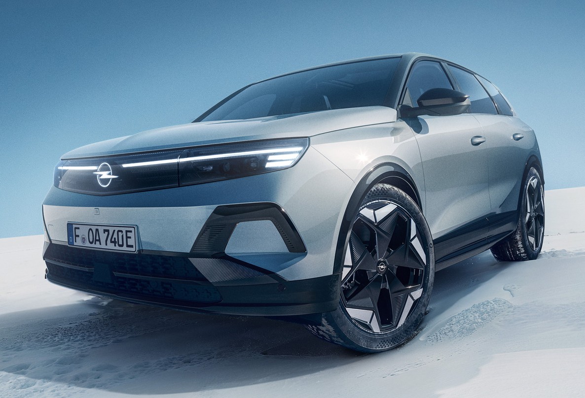 Кроссовер Opel Grandland AWD экстерьер вид второй