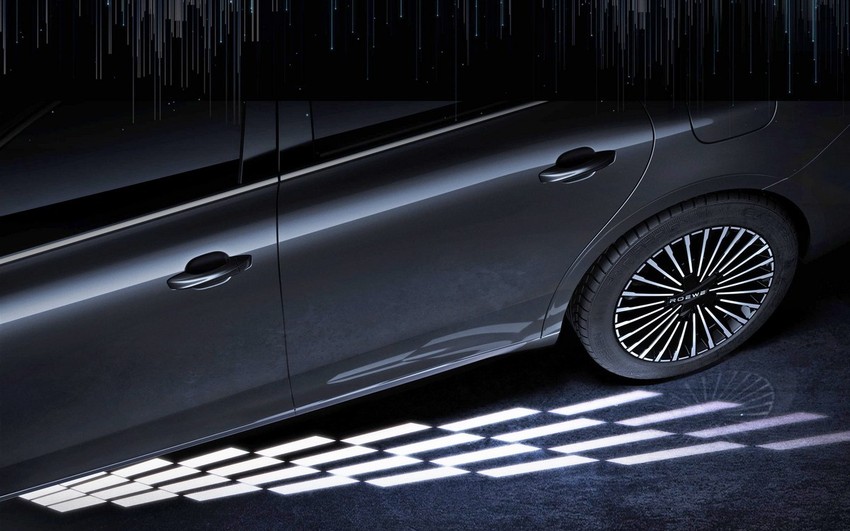 Седан Roewe M7 DMH экстерьер вид третий