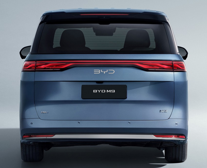 Минивэн BYD M9 экстерьер вид второй