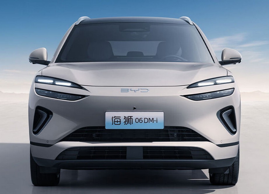 Кроссовер BYD Sealion 06 экстерьер вид третий