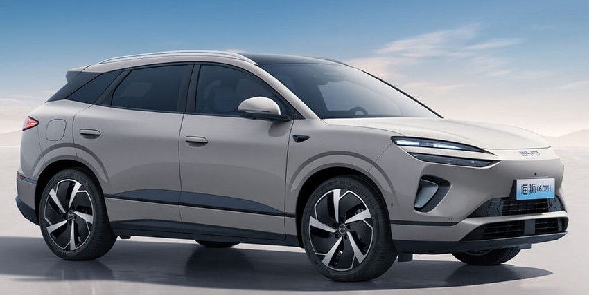 Кроссовер BYD Sealion 06 экстерьер вид первый