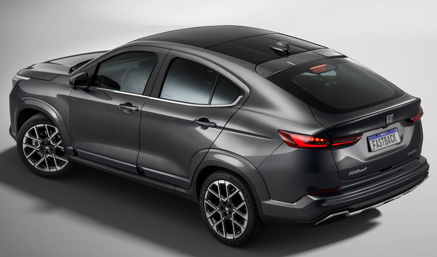 Кроссовер Fiat Fastback салон вид первый