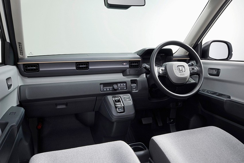 Хэтчбек Honda N-One e: салон