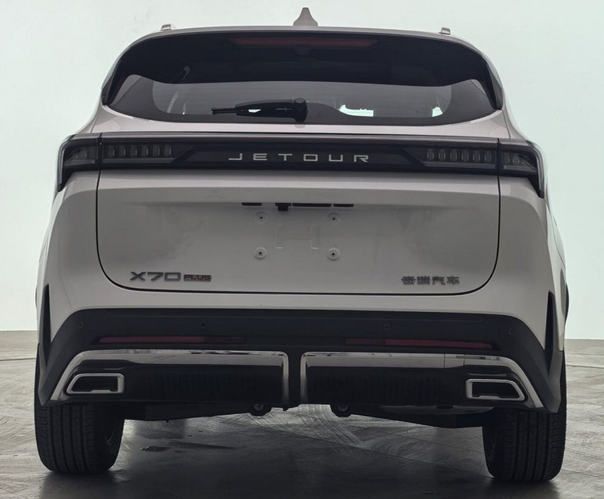 Кроссовер Jetour X70 Plus экстерьер вид второй