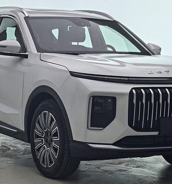 Кроссовер Jetour X70 Plus экстерьер вид первый