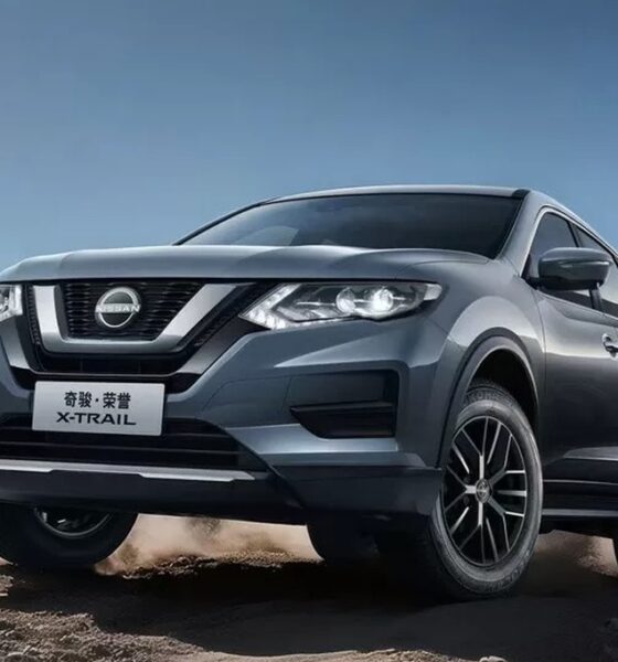 Кроссовер Nissan X-Trail Classic экстерьер вид второй