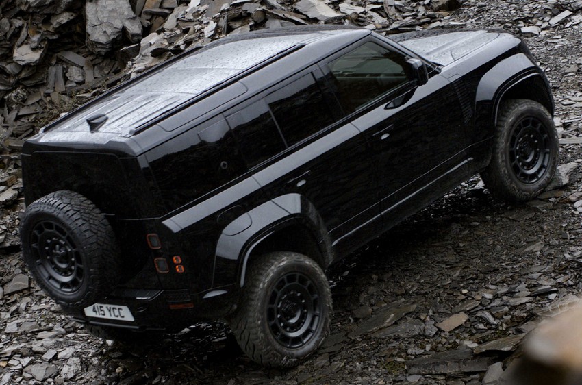 Land Rover Defender Octa Black экстерьер вид первый