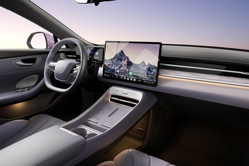 Седан Roewe M7 DHM салон вид первый