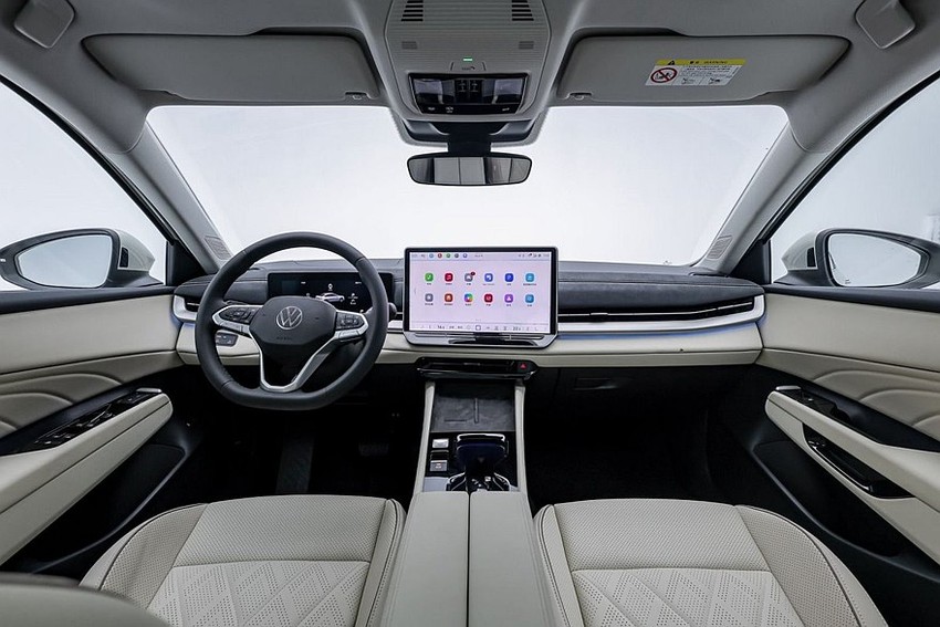 Cедан Volkswagen Sagitar L салон