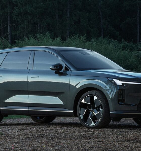 Кроссовер Volvo XC70 экстерьер вид четвертый