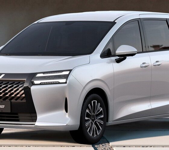 Минивэн Wuling Xingguang 730 экстерьер вид четвертый
