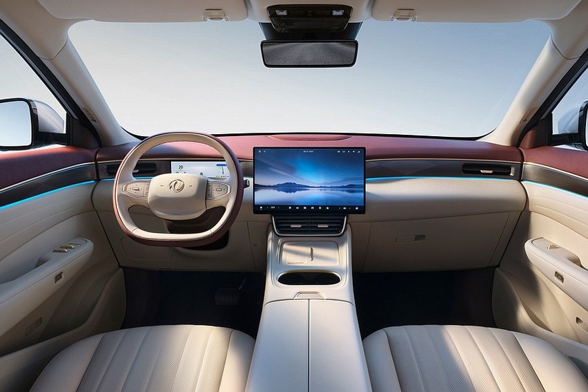 Кроссовер Dongfeng Aeolus L8 салон