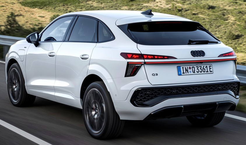 Кроссовер Audi Q3 Sportback экстерьер вид второй