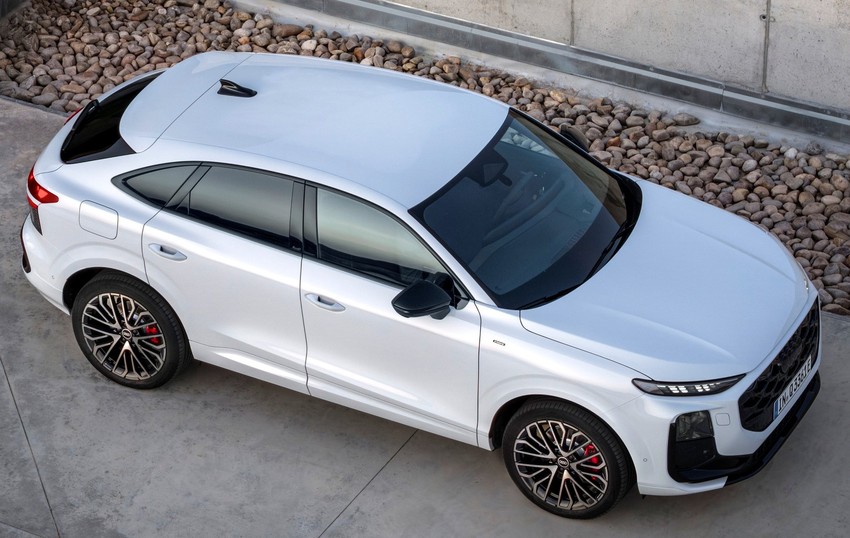 Кроссовер Audi Q3 Sportback экстерьер вид первый