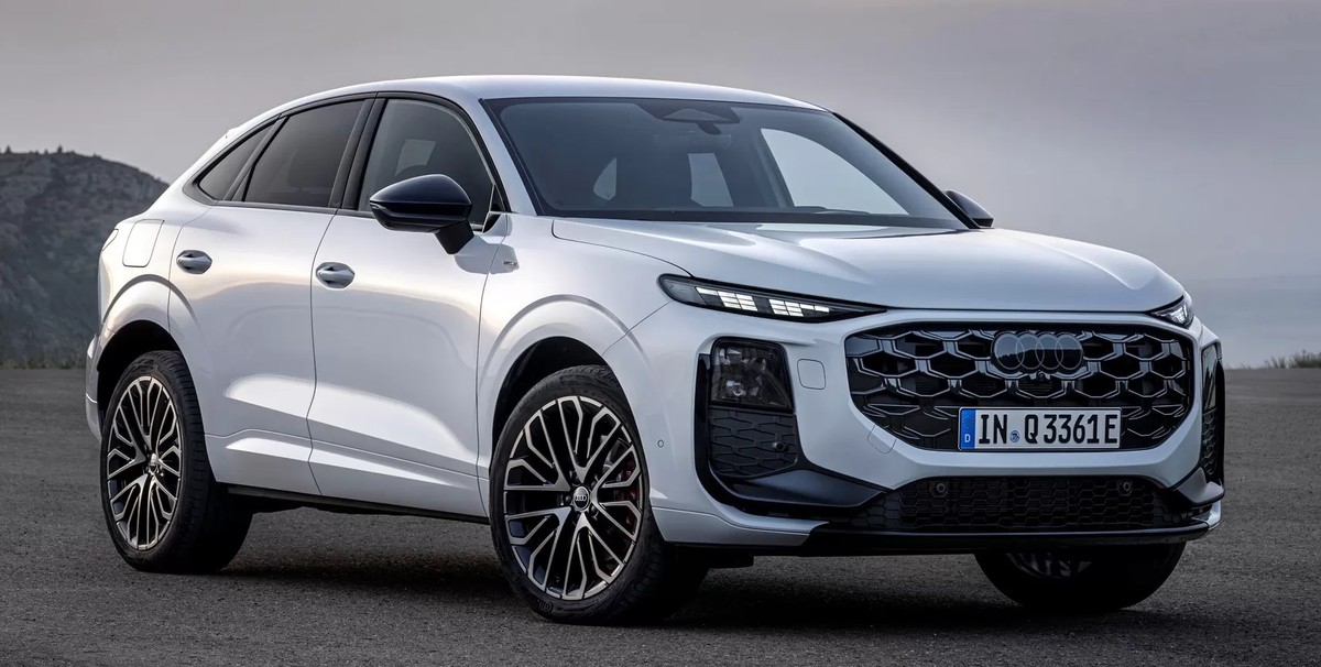 Кроссовер Audi Q3 Sportback экстерьер вид третий