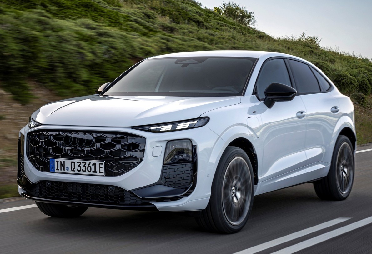 Кроссовер Audi Q3 Sportback экстерьер вид четвертый