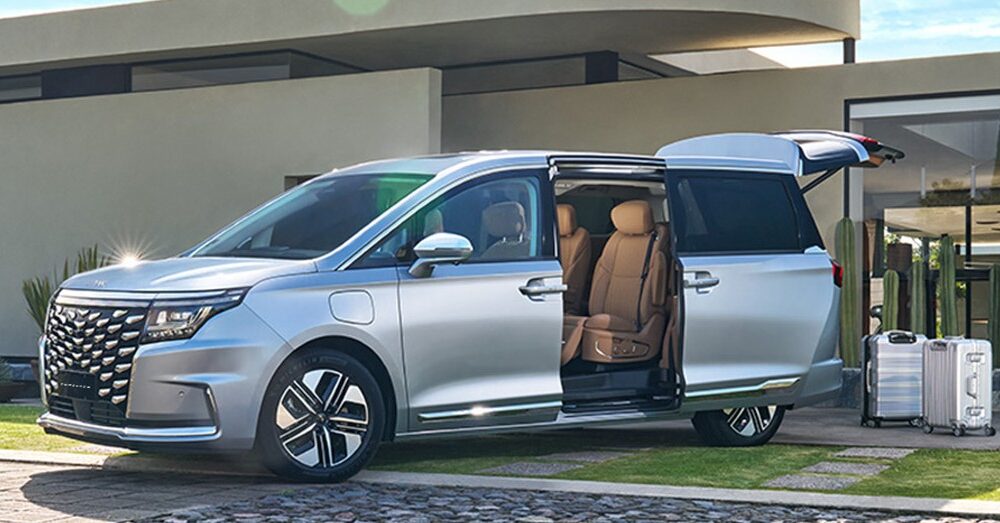 Минивэн JAC Traveler PHEV экстерьер вид третий
