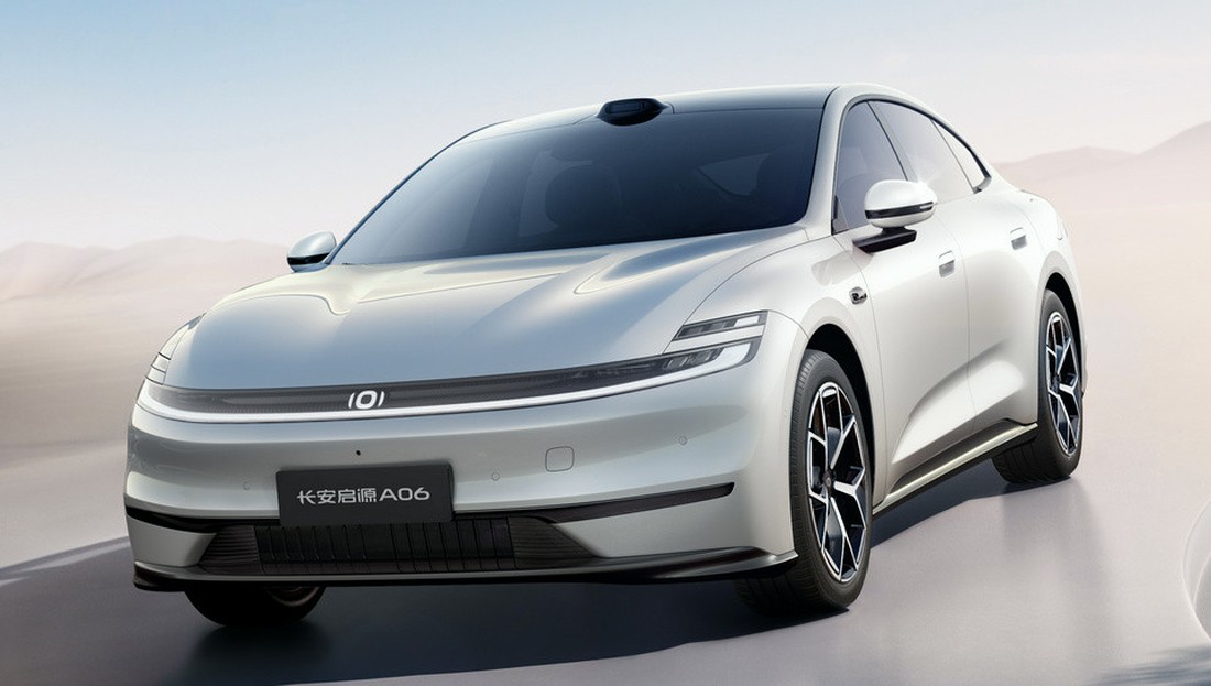 Лифтбек Changan Qiyuan A06 экстерьер вид первый