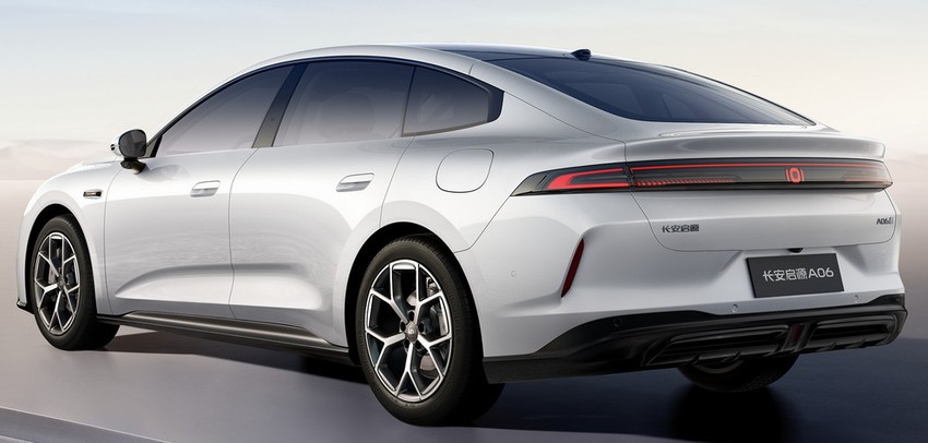 Лифтбек Changan Qiyuan A06 экстерьер вид второй