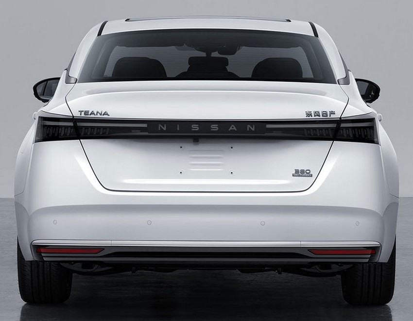 Cедан Nissan Teana экстерьер вид третий